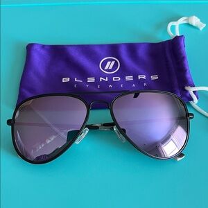 Blenders Sunglasses, Purple/Black, New